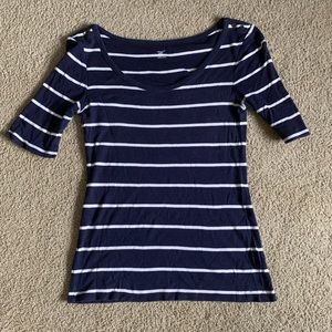 Gap 1/2 sleeve scoop neck top